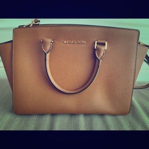 Michael Kors structured bag w crossbody strap